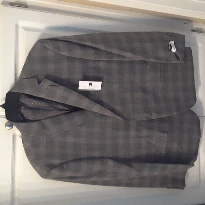 Brand New Suit Size 46 Short 38w X 30l
